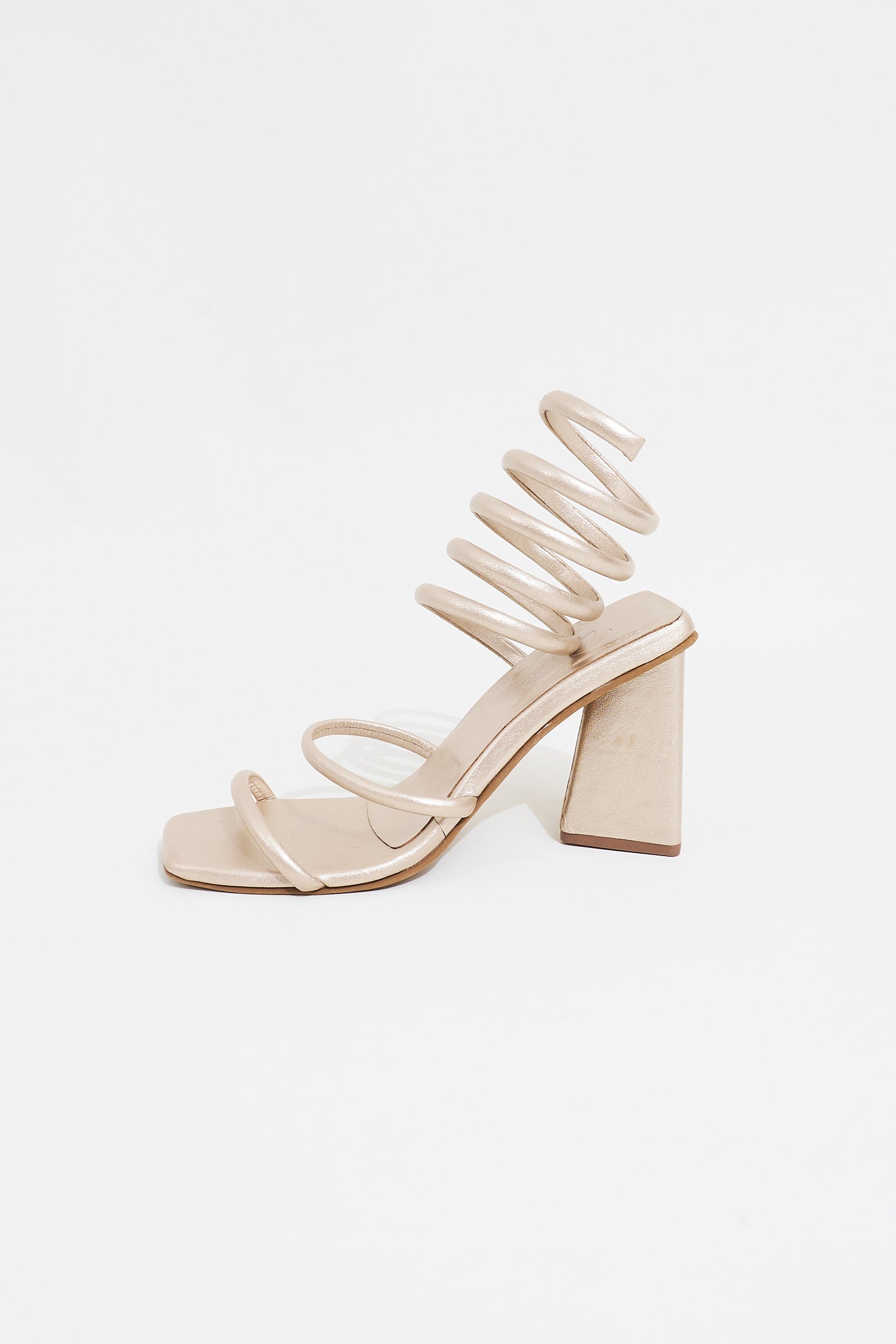 Spring altas, dorado