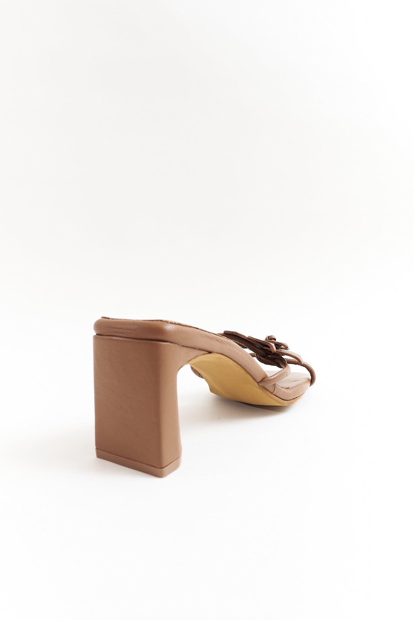 Magnolias, Miel Avellana