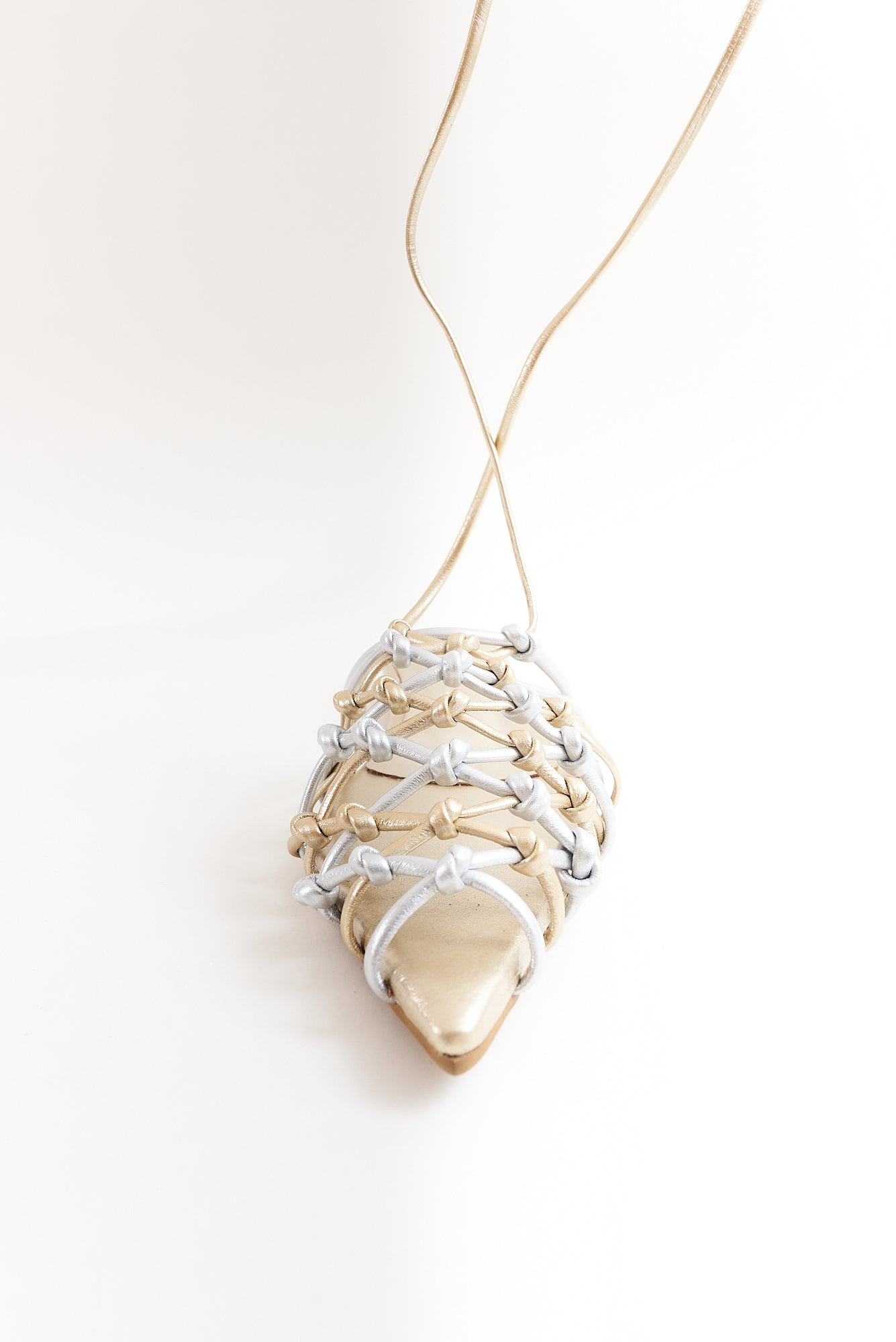 Raíces, dorado x plateado